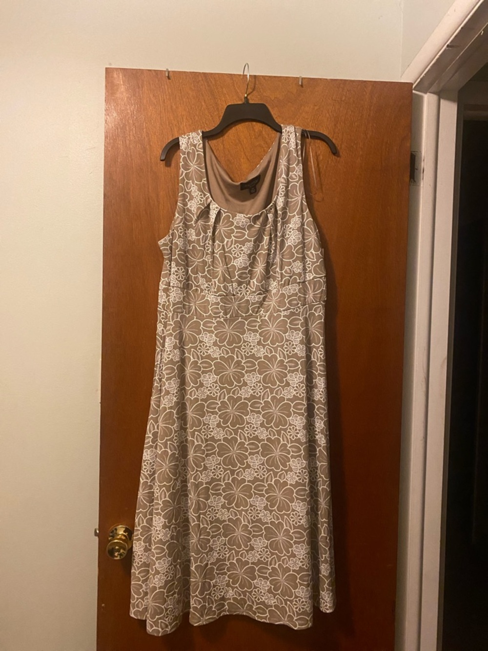Perceptions Sleeveless Floral A-Line Dress in Taupe and White 2X